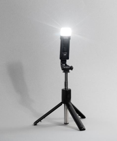 Селфи-палка-штатив "Periscope" с лампой и пультом дистанционного управления